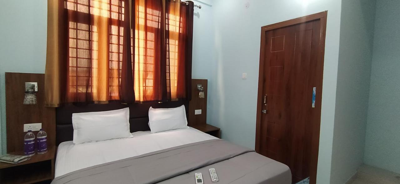 Hotel Comfort Inn Homestay Дехрадун Экстерьер фото